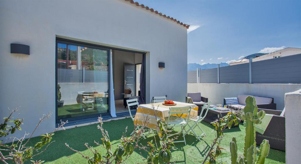 Patio nebo venkovní prostory v ubytování Casa Sol location de vacances indépendante à Calvi moins de 2km plage