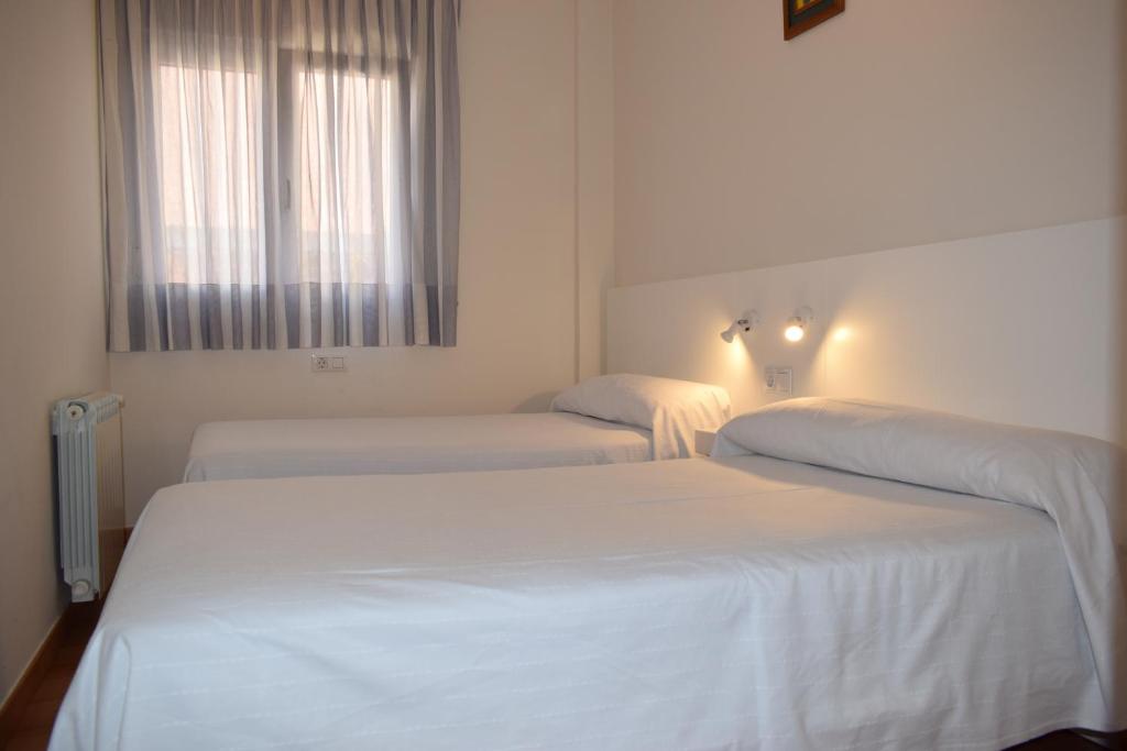 Cama o camas de una habitación en Apartamentos VIDA Corcubión