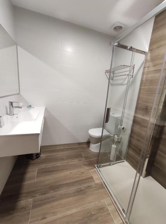 Un baño de Hostal-Restaurante Paris