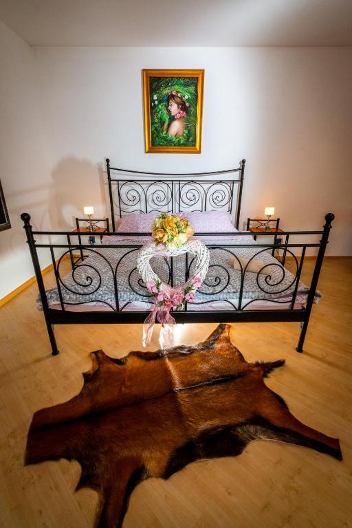 Postel nebo postele na pokoji v ubytování Penzion Kozí farma Nový Dvůr
