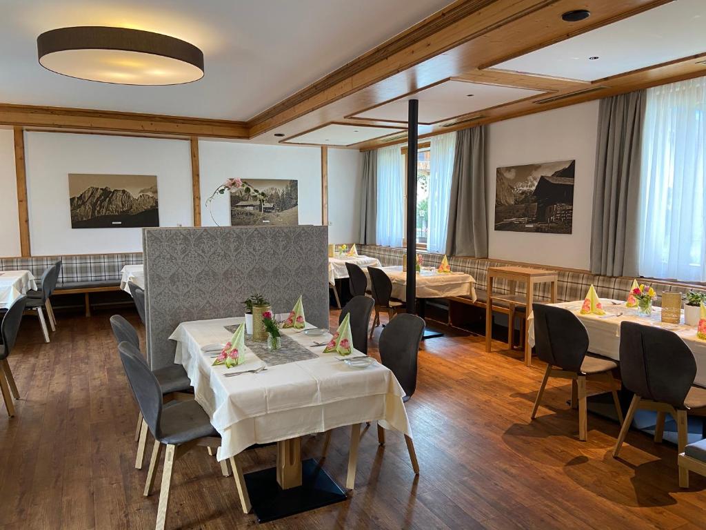Restaurace v ubytování Der Dolomitenhof - Tristach