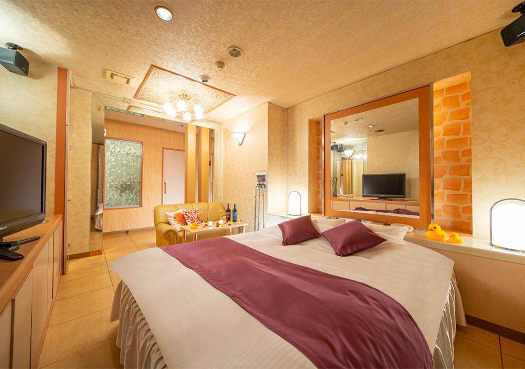 TV a/nebo společenská místnost v ubytování HOTEL&SPA SIESTA ( Adult Only)