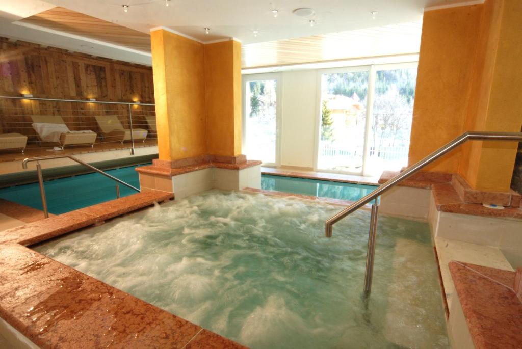 Bazén v ubytování Hotel Ideal nebo v jeho okolí