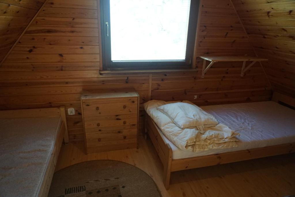Postel nebo postele na pokoji v ubytování Osada Sosnowa