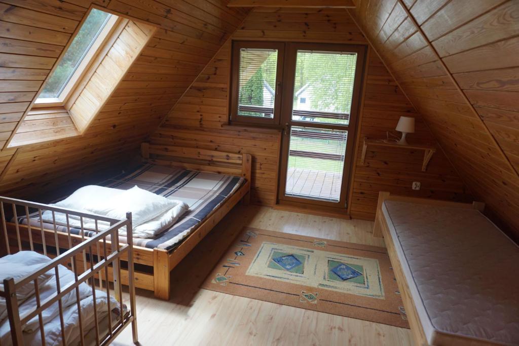 Postel nebo postele na pokoji v ubytování Osada Sosnowa