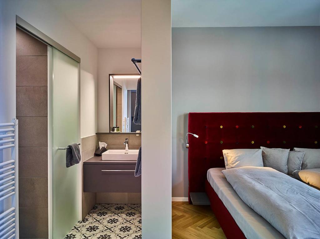 Voodi või voodid majutusasutuse Bellevue-Terminus - Urban Lifestyle Hotel toas