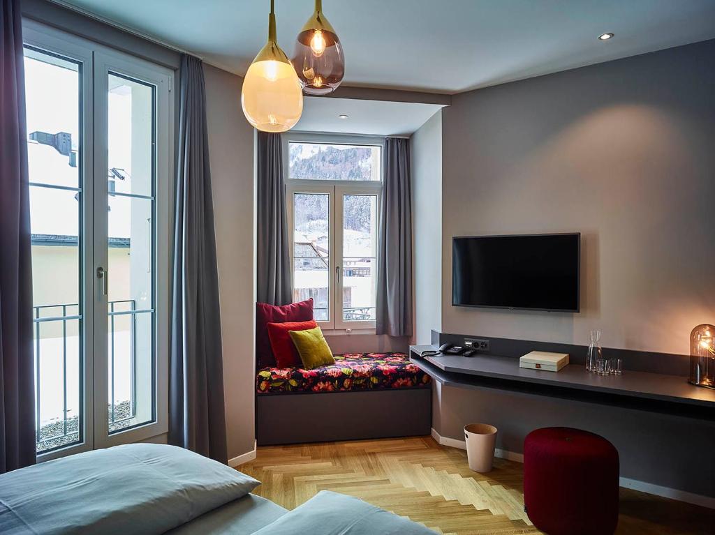 Televiisor ja/või meelelahutuskeskus majutusasutuses Bellevue-Terminus - Urban Lifestyle Hotel