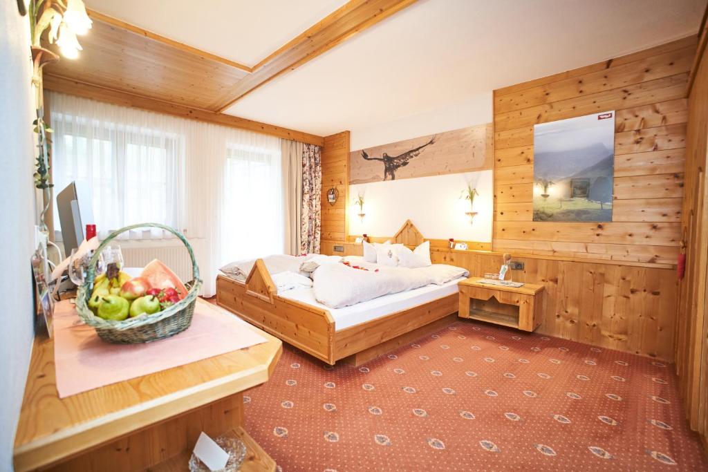 A bed or beds in a room at Ferienhaus Kirchplatzl