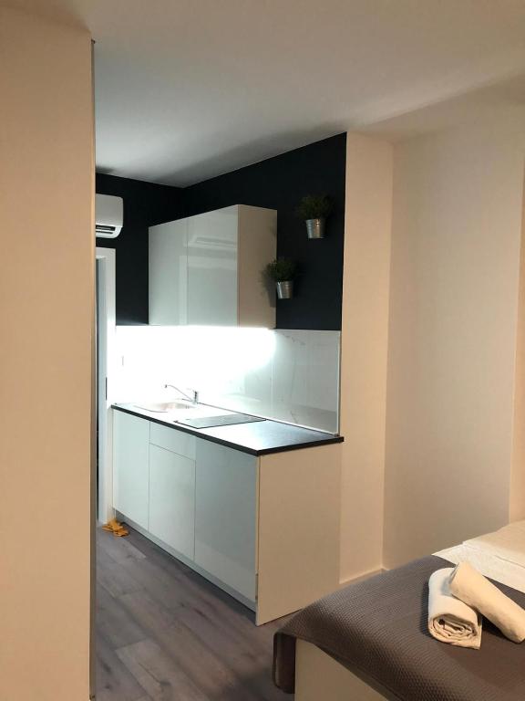 Apartment Zagreb Jacuzzi - 15