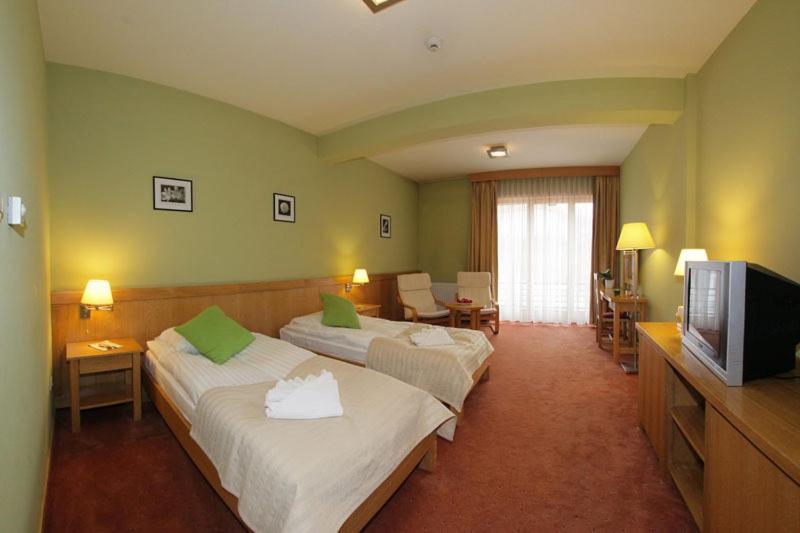 Hotel - Restaurant Gonduzo - Standaard Dubbele Of Dubbele Kamer