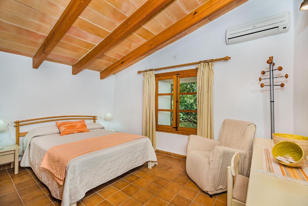 A bed or beds in a room at Picassa