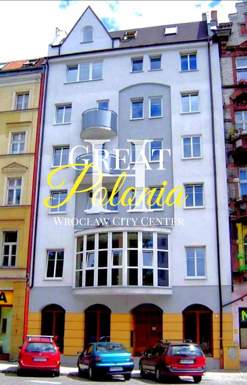 budynek z znakiem na boku w obiekcie Great Polonia Wrocław City Center we Wrocławiu