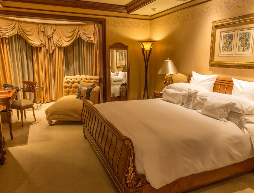 Peermont D'oreale Grande at Emperors Palace - Junior Suite
