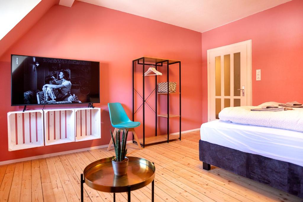 Katil atau katil-katil dalam bilik di Central Apartments with private parking lot