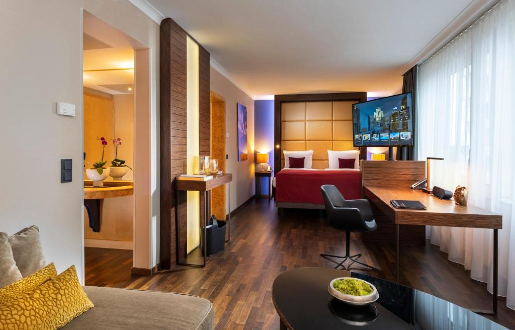 
Junior Suite with free Club Lounge Access
