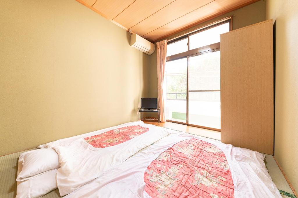 Postel nebo postele na pokoji v ubytování Tabist Watanabe Chiba Ichinomiya