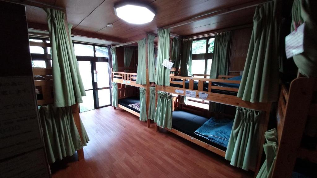 Postel nebo postele na pokoji v ubytování Kerama Backpackers