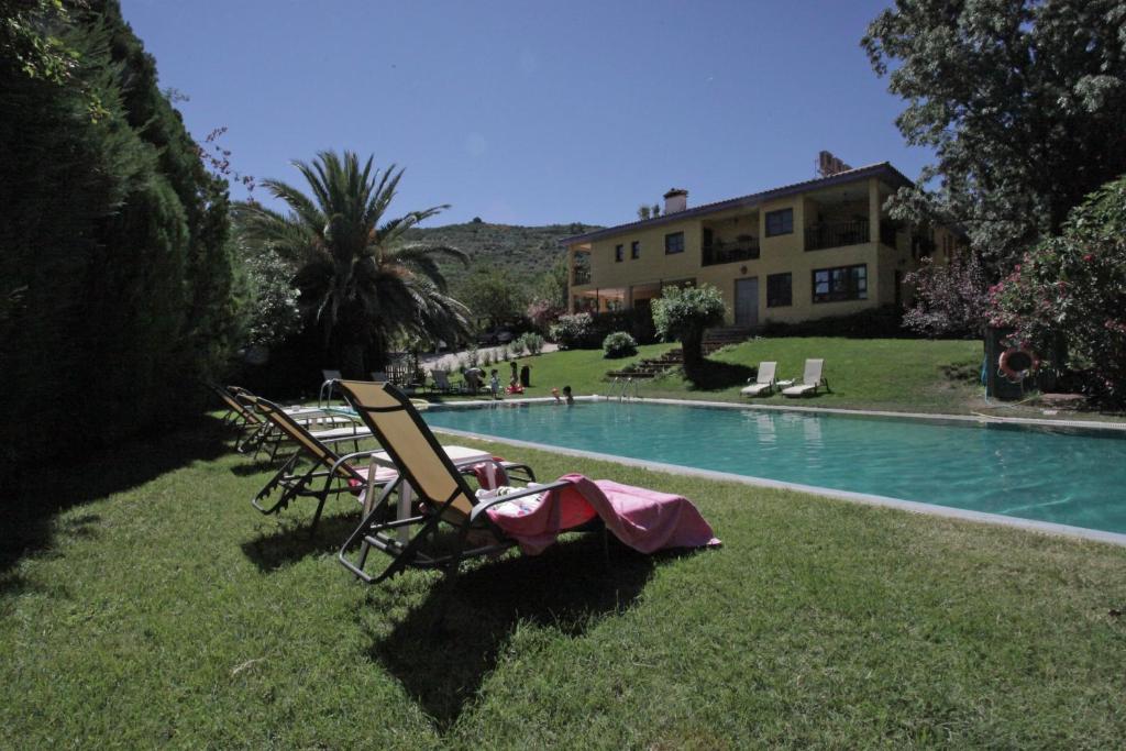 Bazén v ubytovaní Hotel Rural Xerete alebo v jeho blízkosti