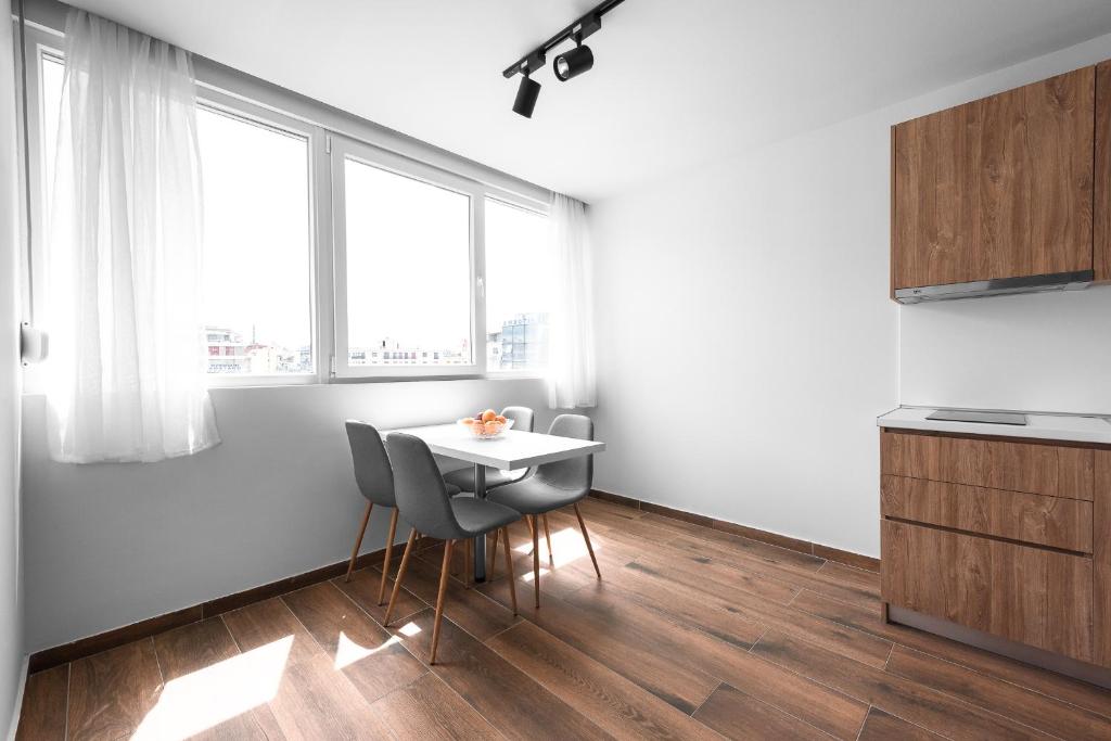 Kuchyňa alebo kuchynka v ubytovaní Ultima, Nilie Hospitality MGMT
