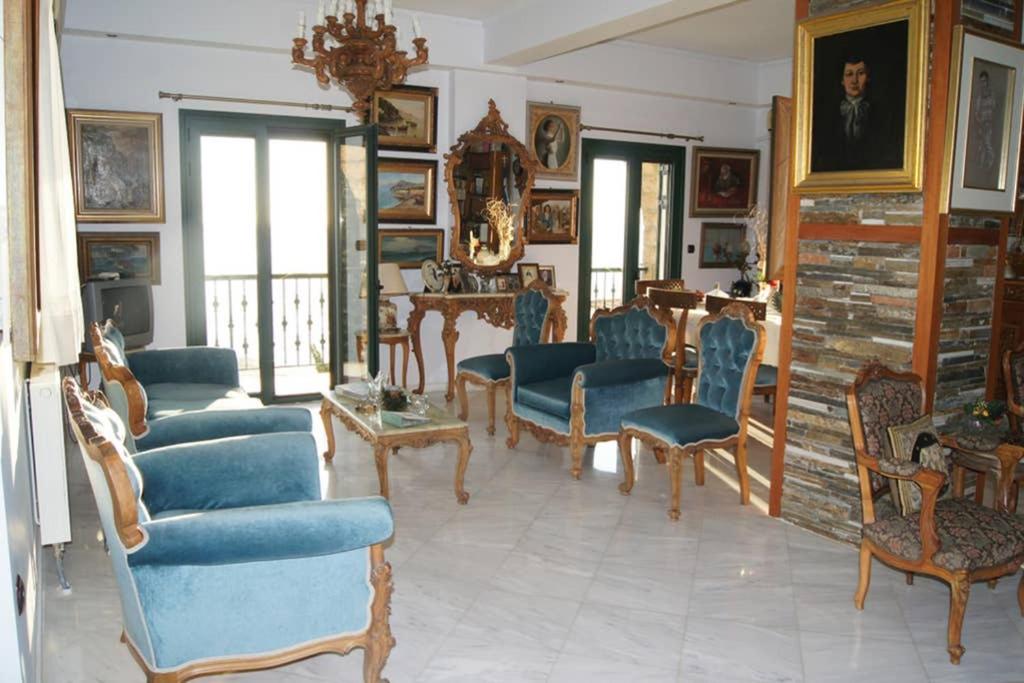 Posezení v ubytování Seafront Maisonette in Kardamyli