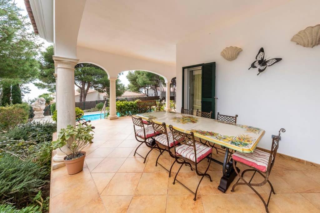 Bazén v ubytovaní Villa Luxury alebo v jeho blízkosti