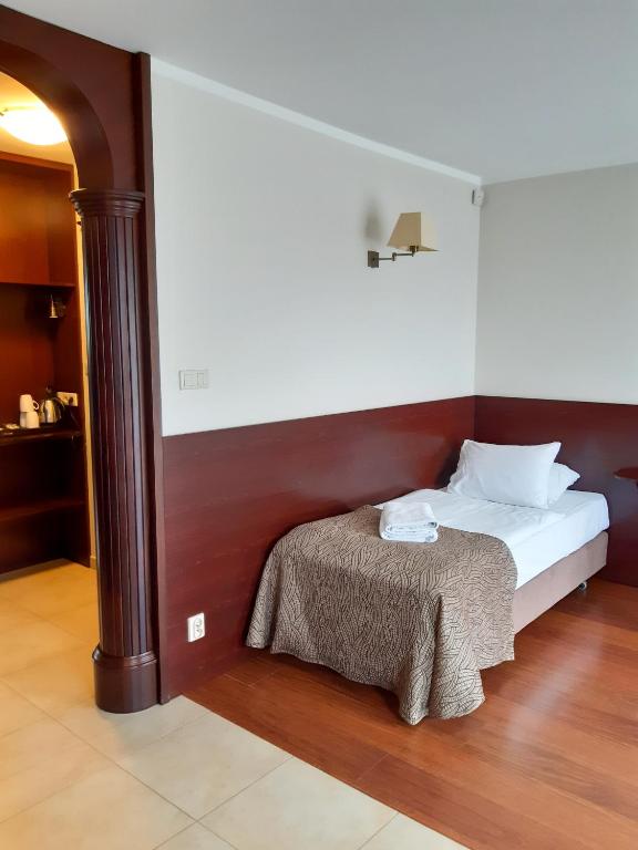 Postel nebo postele na pokoji v ubytování Akme APARTMENTS & ROOMS & FREE PARKING