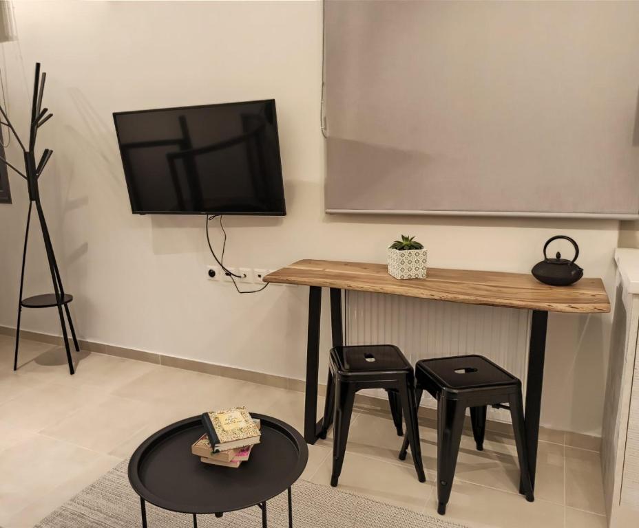TV a/nebo společenská místnost v ubytování Stylish Ground Floor Maisonette
