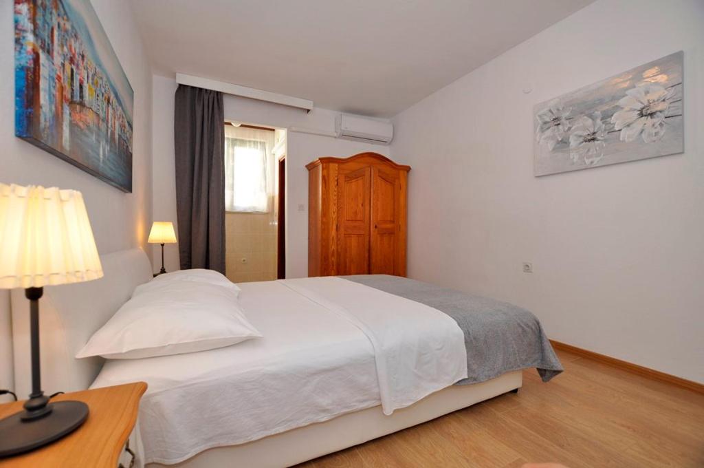 Postel nebo postele na pokoji v ubytování Apartmani More