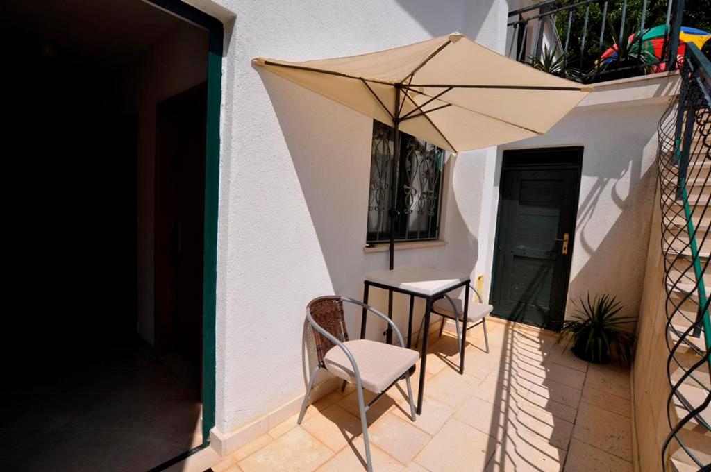 Balkón nebo terasa v ubytování Apartmani More