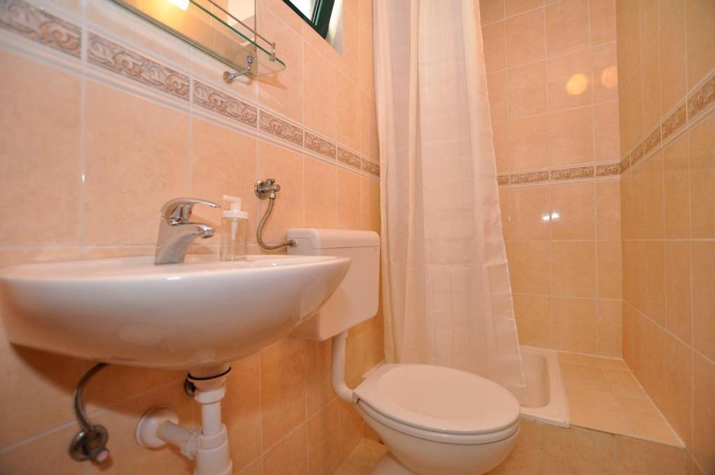 Koupelna v ubytování Apartmani More