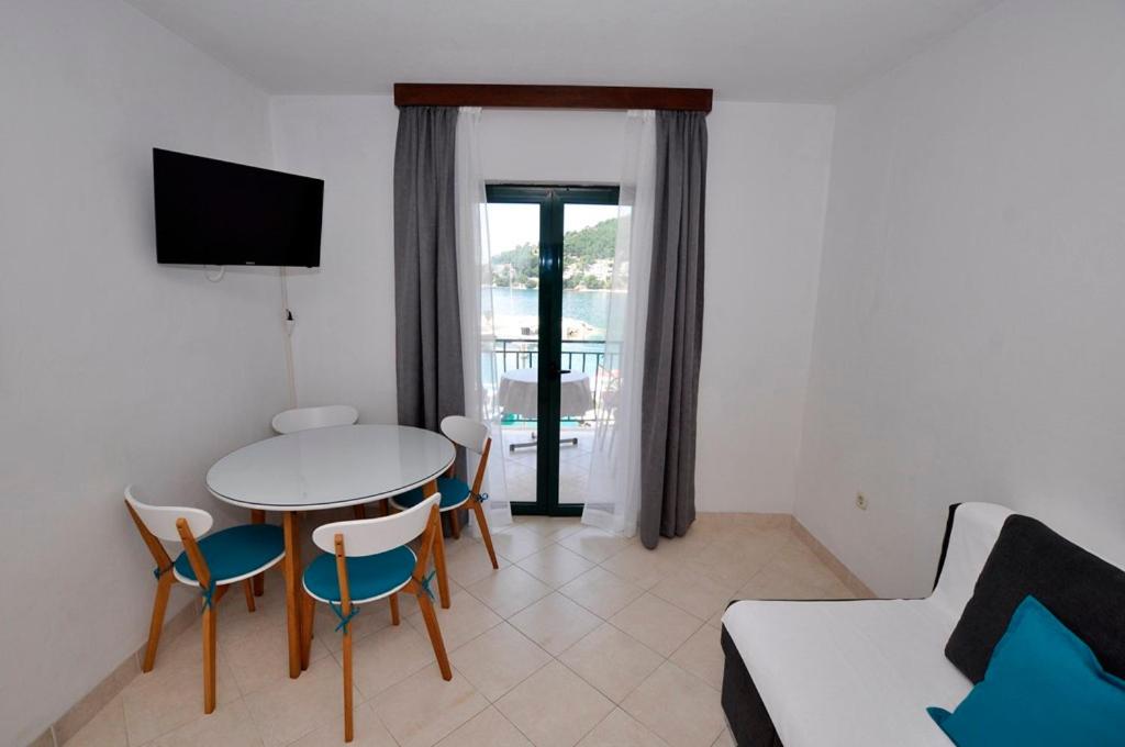 TV a/nebo společenská místnost v ubytování Apartmani More