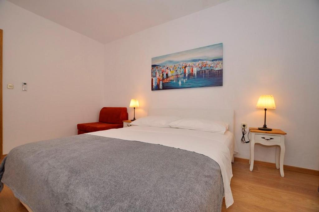 Postel nebo postele na pokoji v ubytování Apartmani More