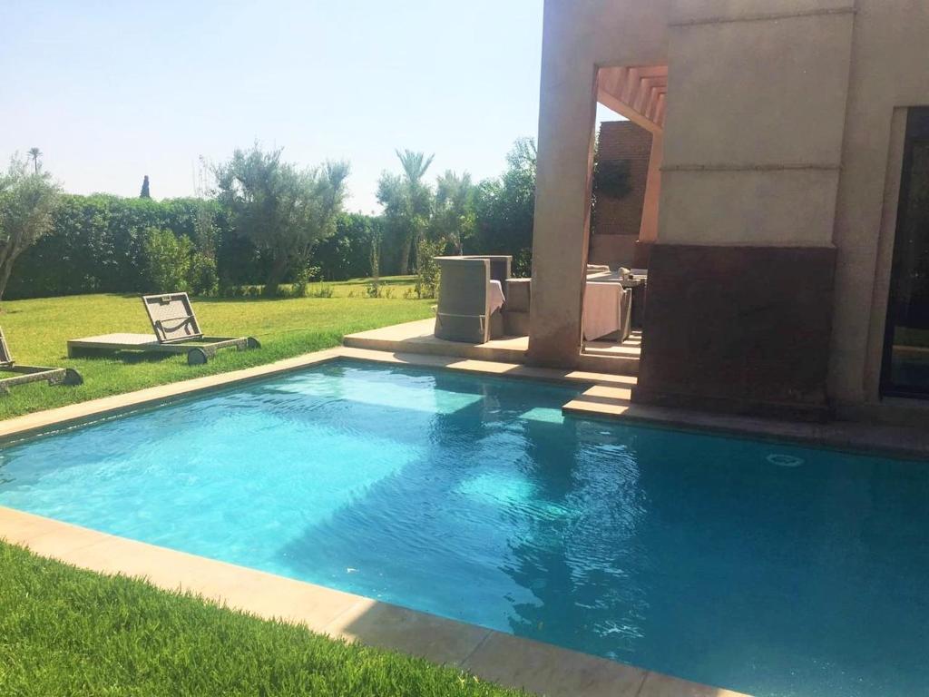 Piscina de la sau aproape de 3 bedrooms villa with private pool and enclosed garden at Marrakech