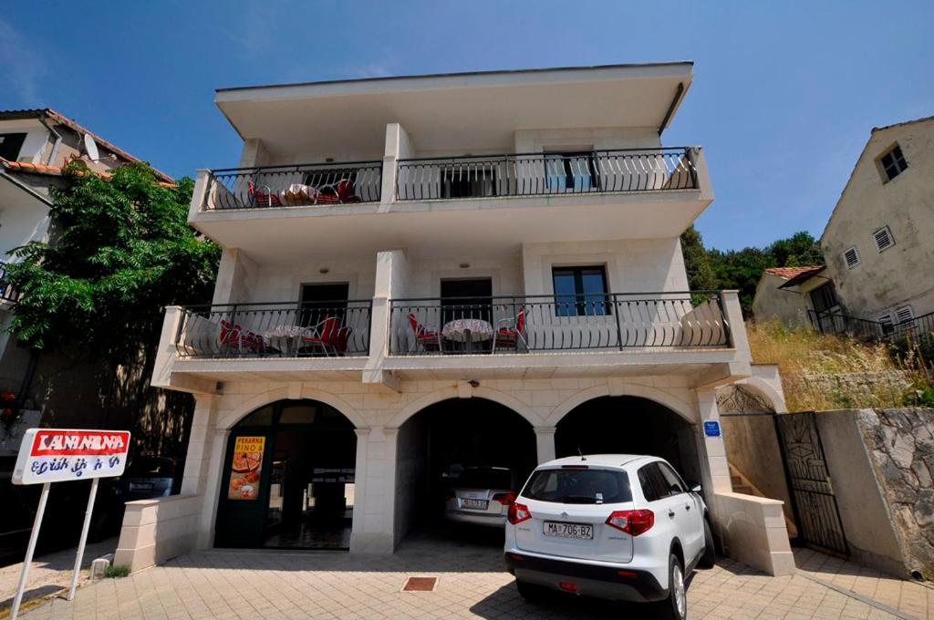 Budova, kde se apartmán nachází