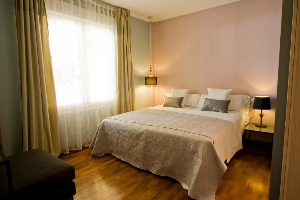 Postel nebo postele na pokoji v ubytování BYPILLOW Villa Lorena Adults Recommended