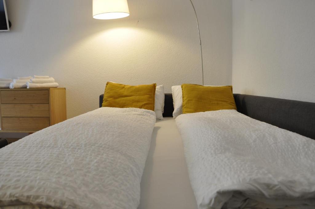 Postel nebo postele na pokoji v ubytování Hotel zum Hirschen