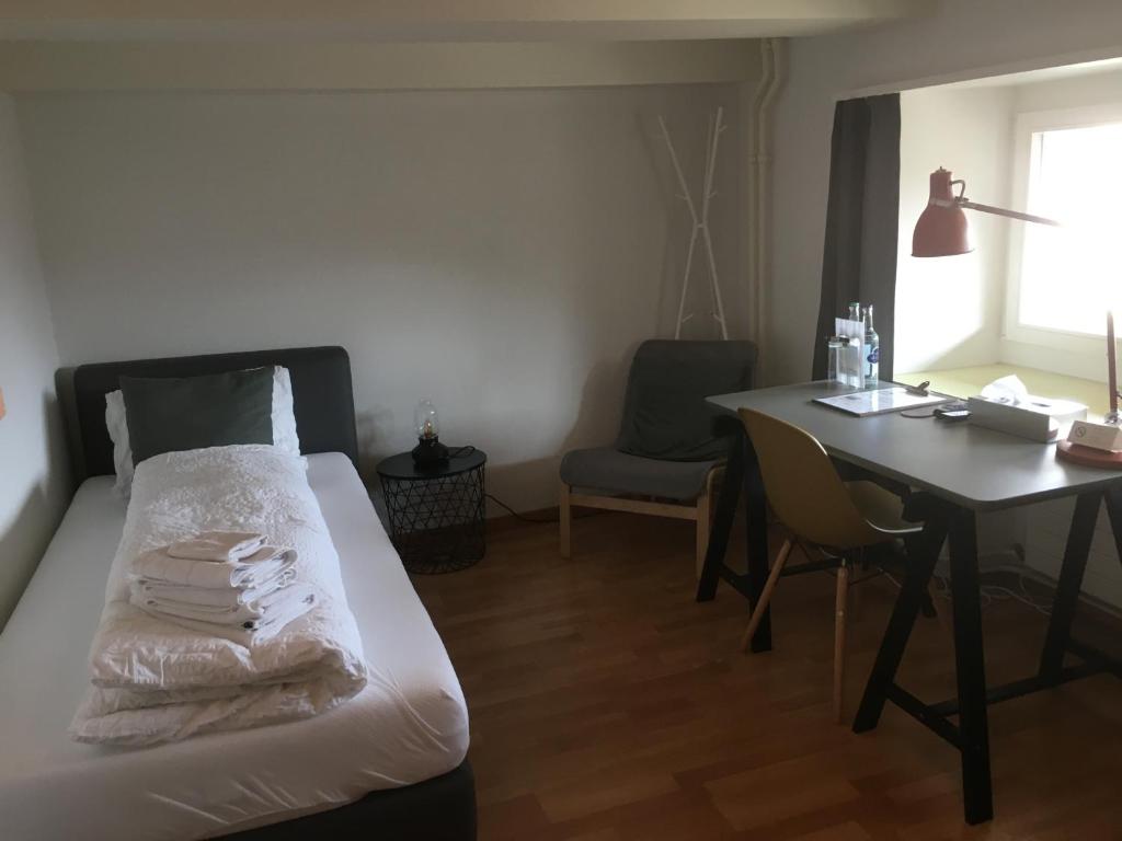 Postel nebo postele na pokoji v ubytování Hotel zum Hirschen