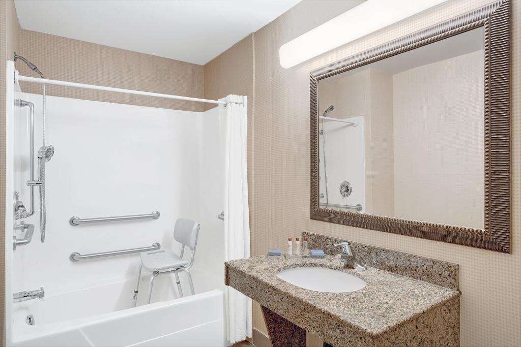 Wingate by Wyndham Atlanta Fairburn - Suite Estudio Con Cama Extragrande - No Fumadores
