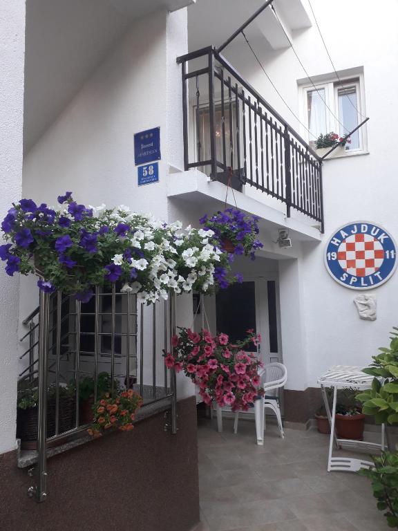 Balkón nebo terasa v ubytování Apartments Šime