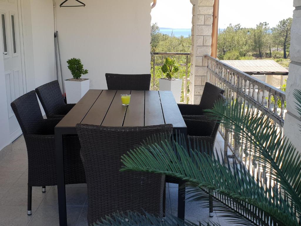 Balkón alebo terasa v ubytovaní Apartmani Samanta Vir