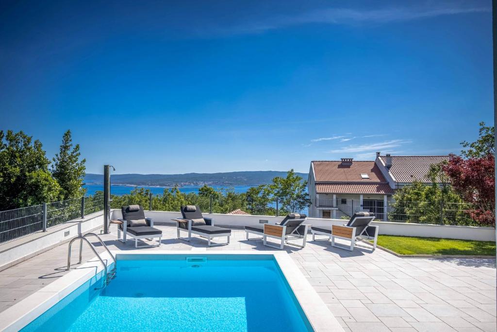 Bazén v ubytování Villa Rina - luxury holiday home nebo v jeho okolí