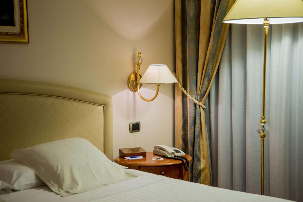Postel nebo postele na pokoji v ubytování Best Western Hotel Globus City