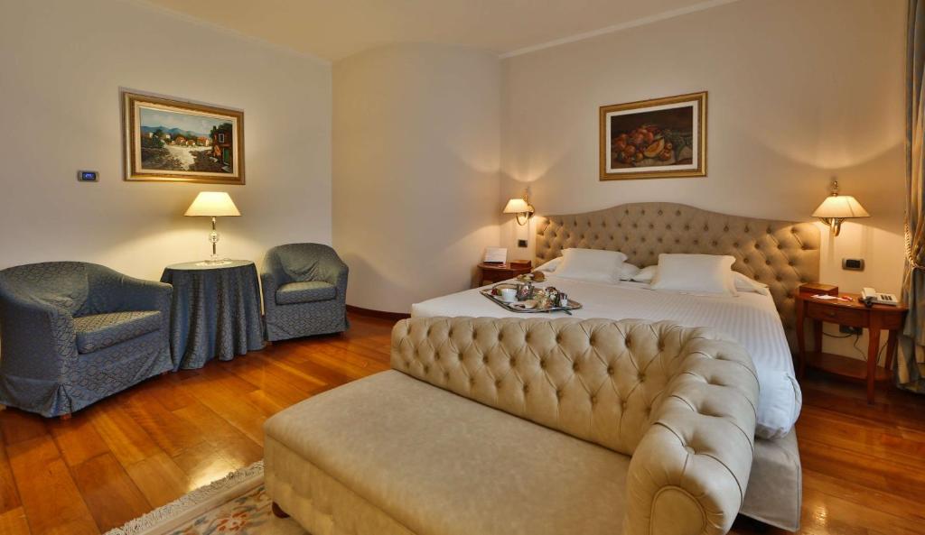 Postel nebo postele na pokoji v ubytování Best Western Hotel Globus City