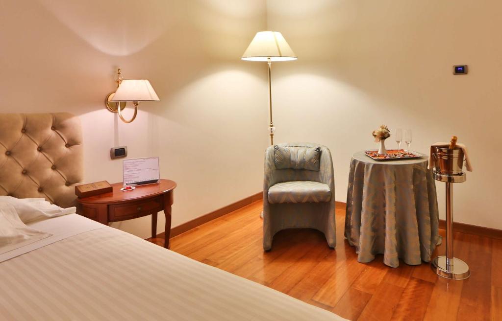 Postel nebo postele na pokoji v ubytování Best Western Hotel Globus City