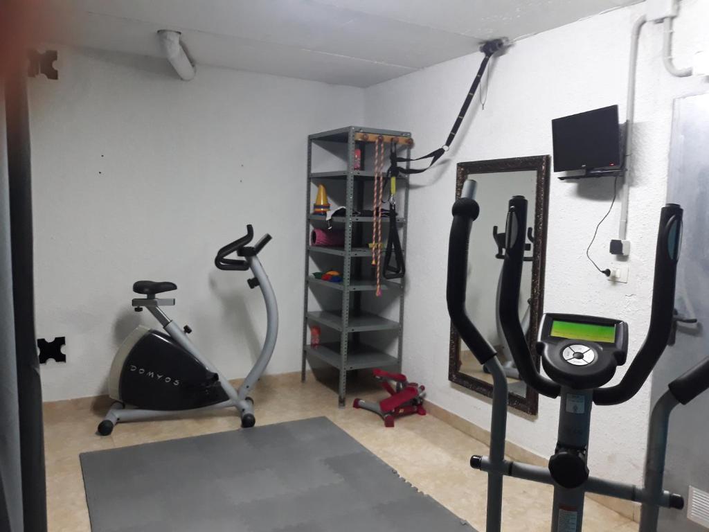 The fitness centre and/or fitness facilities at Intxaurti Etxea