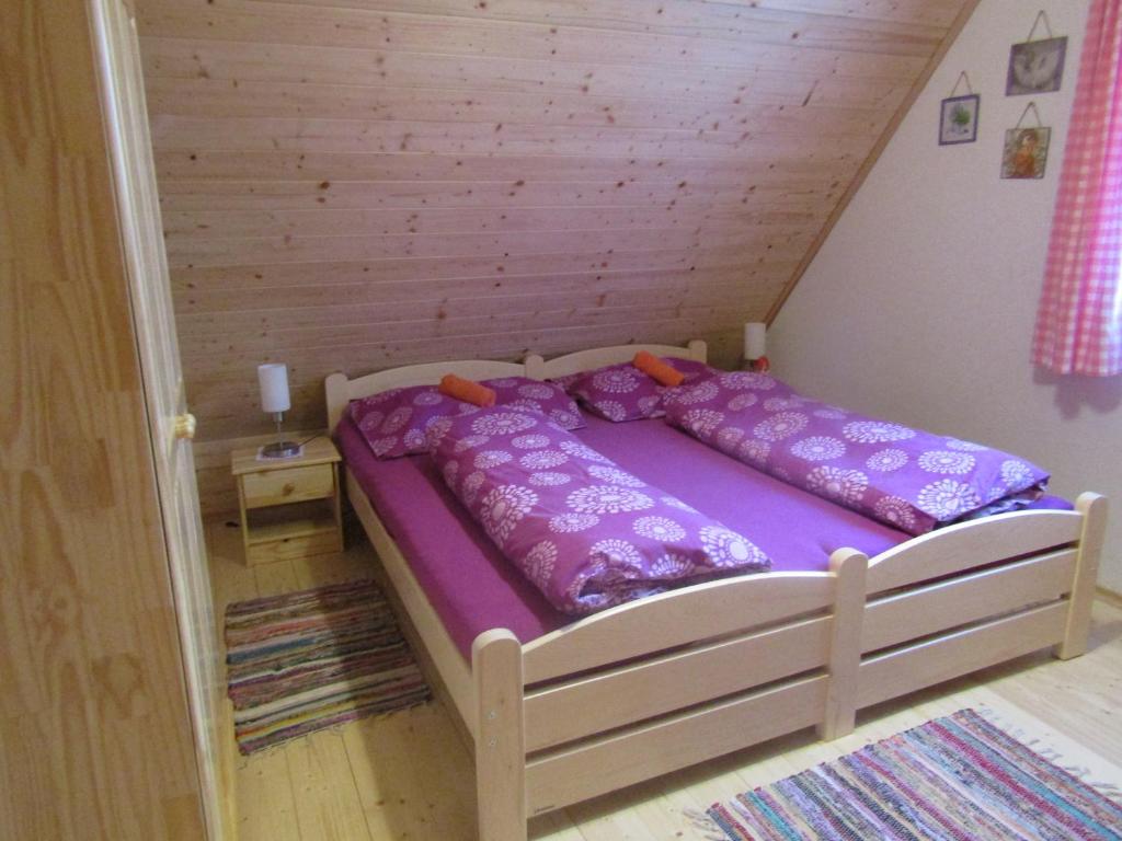 Postel nebo postele na pokoji v ubytování rekreační dům levandule