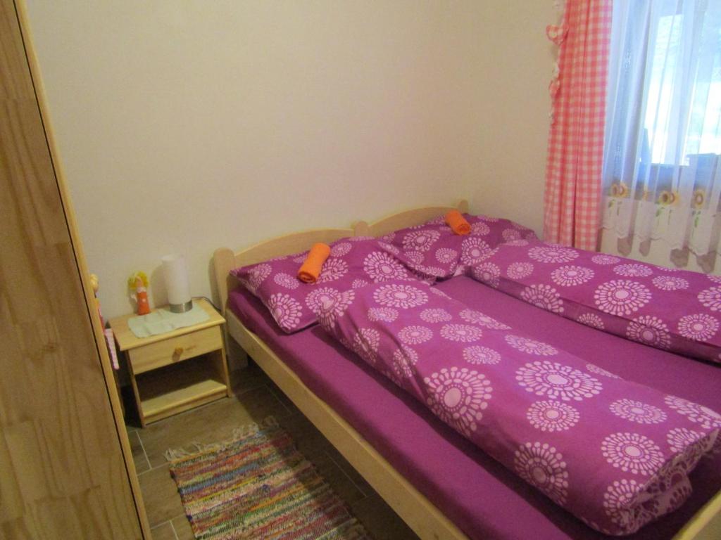 Postel nebo postele na pokoji v ubytování rekreační dům levandule