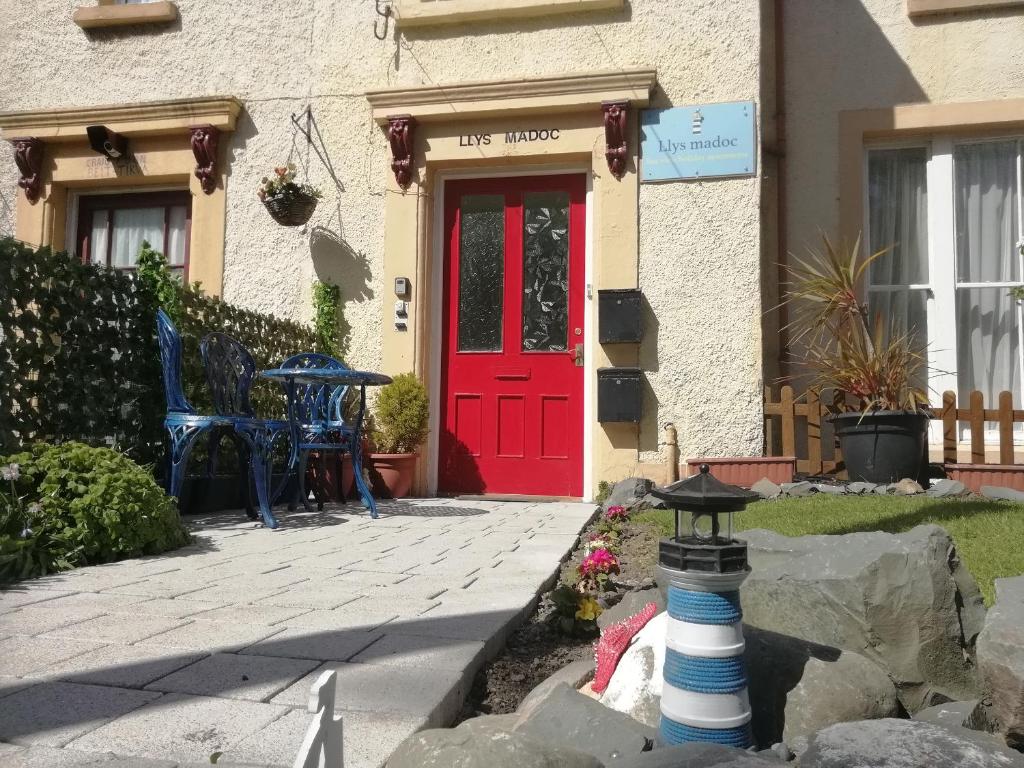 Llys Madoc, The Top Flat, Penmaenmawr (updated prices 2024)