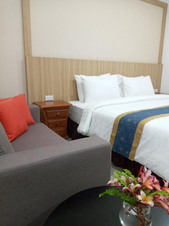 Nine Smiths Hotels Chiangmai - 4