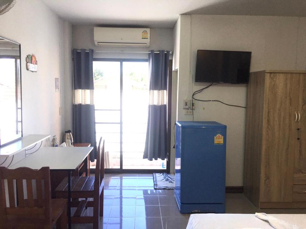 TV a/nebo společenská místnost v ubytování Jenny Hostel HuaHin